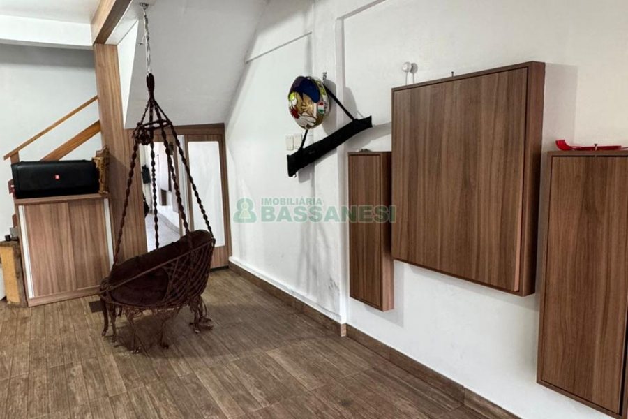 Sobrado com 75m², 2 dormitórios, 1 vaga, no bairro Nossa Senhora do Rosário em Caxias do Sul para Comprar