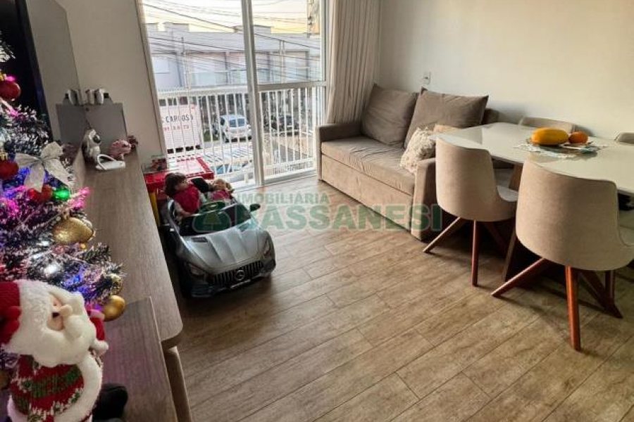 Sobrado com 75m², 2 dormitórios, 1 vaga, no bairro Nossa Senhora do Rosário em Caxias do Sul para Comprar