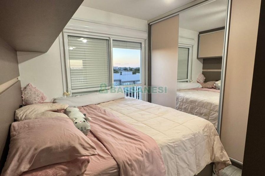 Sobrado com 75m², 2 dormitórios, 1 vaga, no bairro Nossa Senhora do Rosário em Caxias do Sul para Comprar