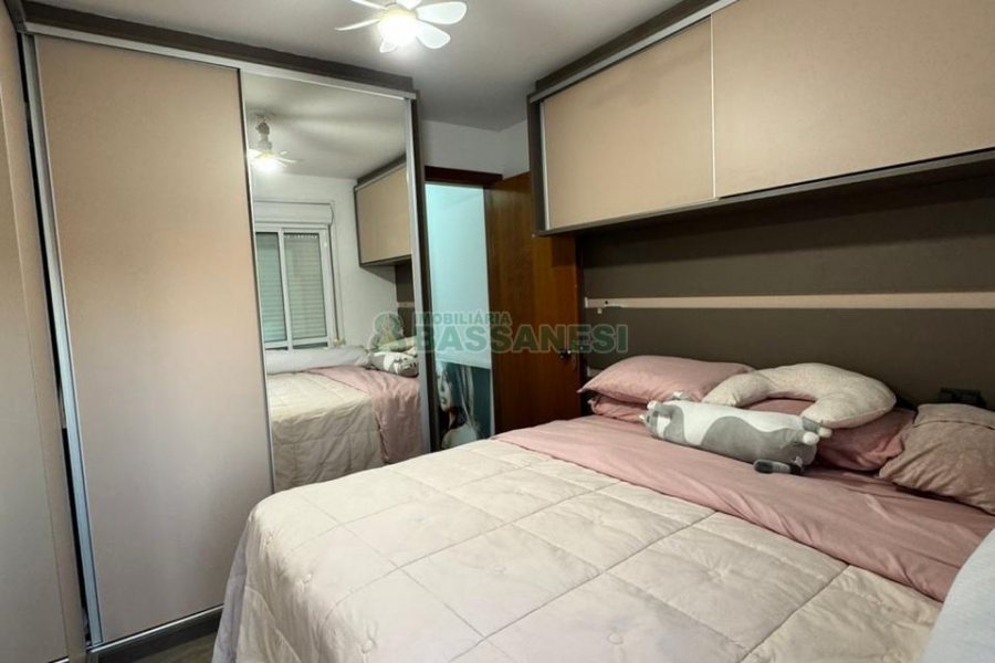 Sobrado com 75m², 2 dormitórios, 1 vaga, no bairro Nossa Senhora do Rosário em Caxias do Sul para Comprar