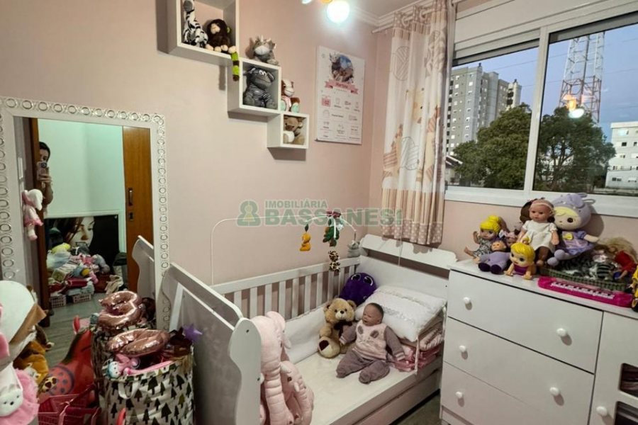 Sobrado com 75m², 2 dormitórios, 1 vaga, no bairro Nossa Senhora do Rosário em Caxias do Sul para Comprar