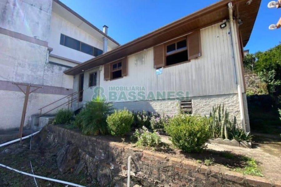 Casa com 91m², 3 dormitórios, 1 vaga, no bairro Planalto em Caxias do Sul para Comprar