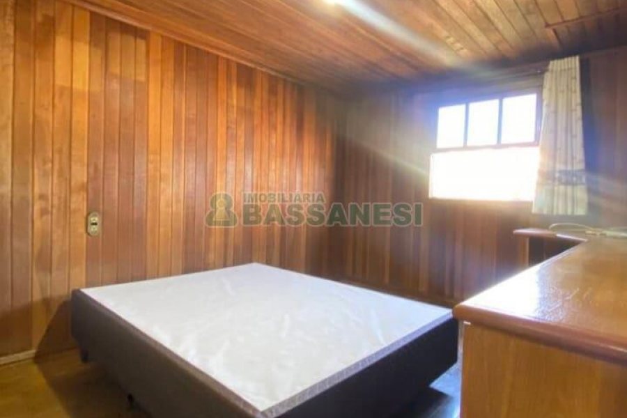 Casa com 91m², 3 dormitórios, 1 vaga, no bairro Planalto em Caxias do Sul para Comprar