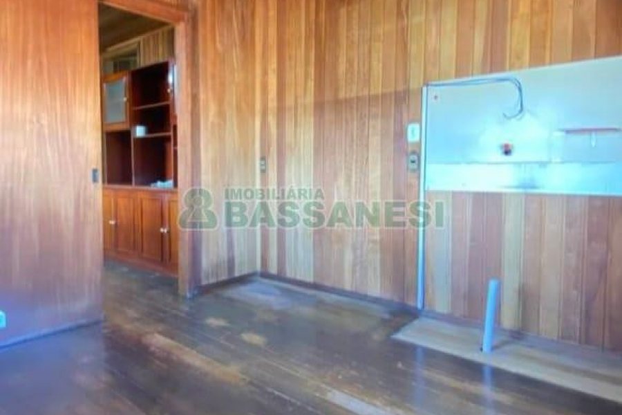 Casa com 91m², 3 dormitórios, 1 vaga, no bairro Planalto em Caxias do Sul para Comprar