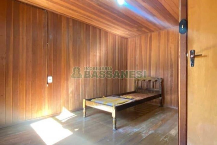 Casa com 91m², 3 dormitórios, 1 vaga, no bairro Planalto em Caxias do Sul para Comprar