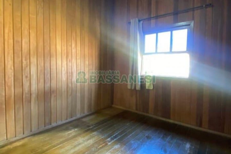 Casa com 91m², 3 dormitórios, 1 vaga, no bairro Planalto em Caxias do Sul para Comprar