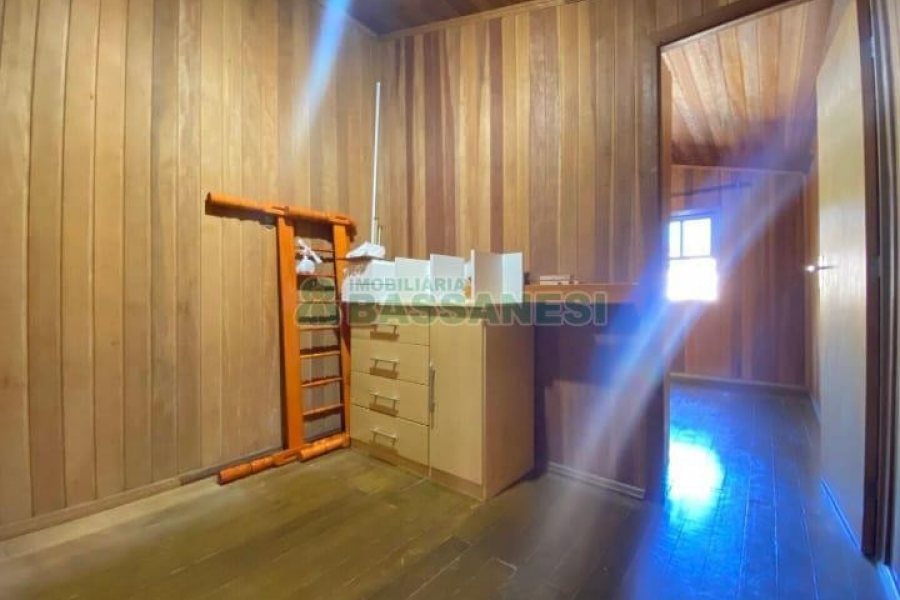 Casa com 91m², 3 dormitórios, 1 vaga, no bairro Planalto em Caxias do Sul para Comprar