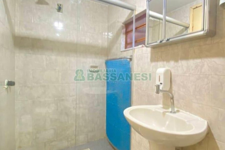 Casa com 91m², 3 dormitórios, 1 vaga, no bairro Planalto em Caxias do Sul para Comprar