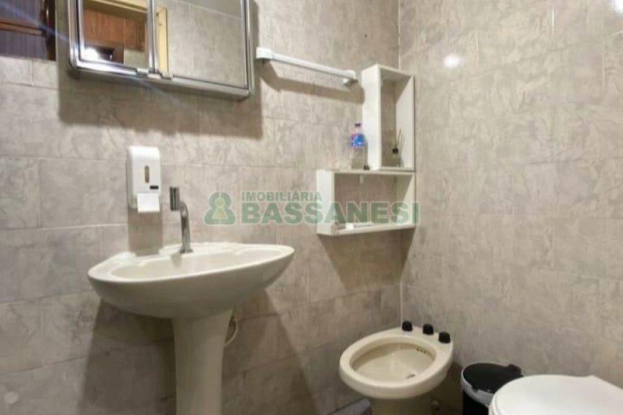 Casa com 91m², 3 dormitórios, 1 vaga, no bairro Planalto em Caxias do Sul para Comprar