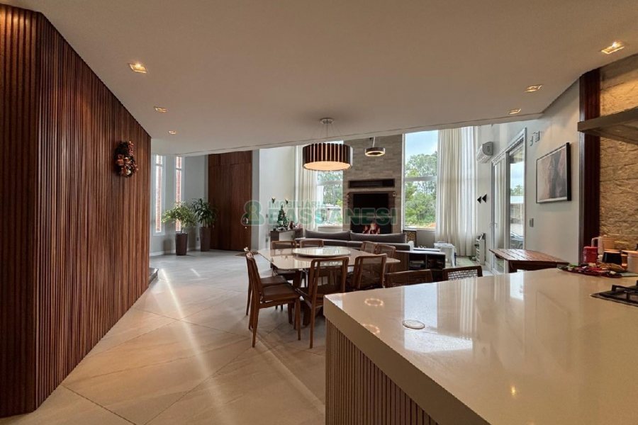 Casa com 400m², 4 dormitórios, 3 vagas, no bairro São Ciro em Caxias do Sul para Alugar