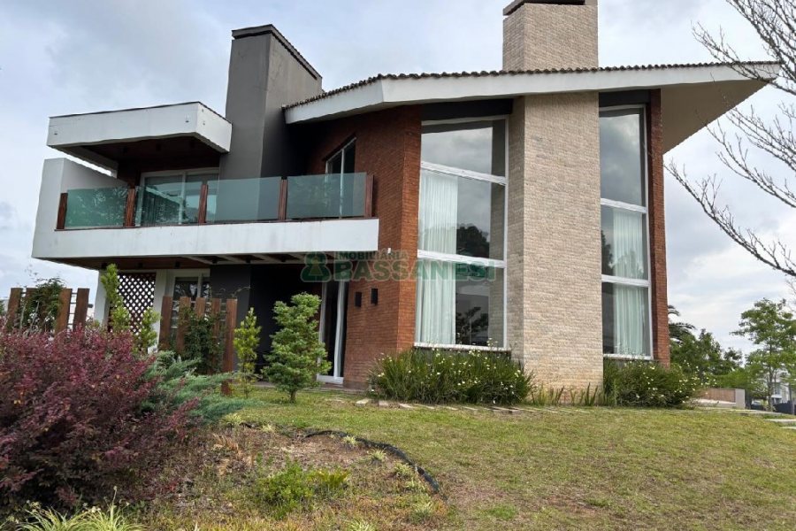 Casa com 400m², 4 dormitórios, 3 vagas, no bairro São Ciro em Caxias do Sul para Alugar