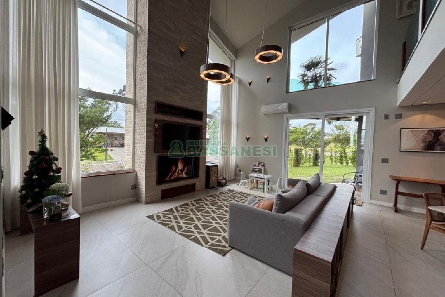 Casa com 400m², 4 dormitórios, 3 vagas, no bairro São Ciro em Caxias do Sul para Alugar