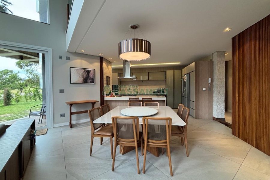 Casa com 400m², 4 dormitórios, 3 vagas, no bairro São Ciro em Caxias do Sul para Alugar