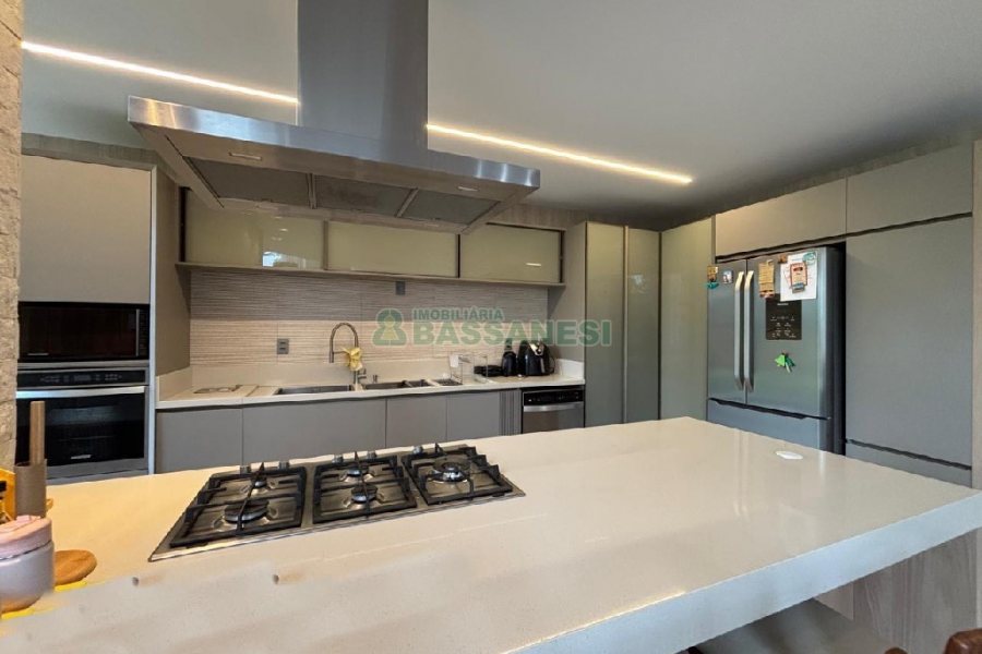 Casa com 400m², 4 dormitórios, 3 vagas, no bairro São Ciro em Caxias do Sul para Alugar