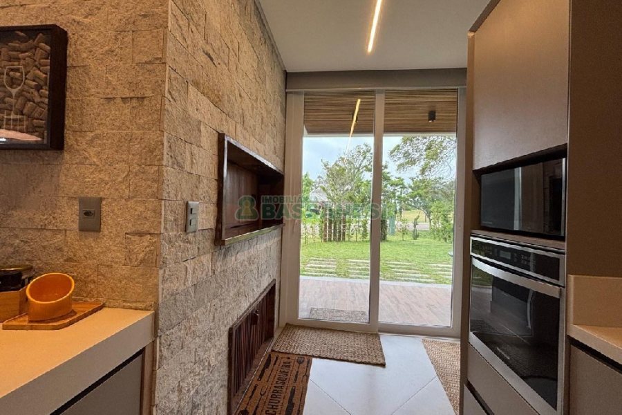 Casa com 400m², 4 dormitórios, 3 vagas, no bairro São Ciro em Caxias do Sul para Alugar