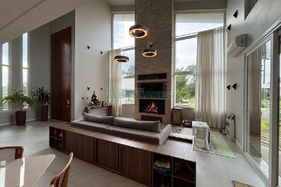 Casa com 400m², 4 dormitórios, 3 vagas, no bairro São Ciro em Caxias do Sul para Alugar