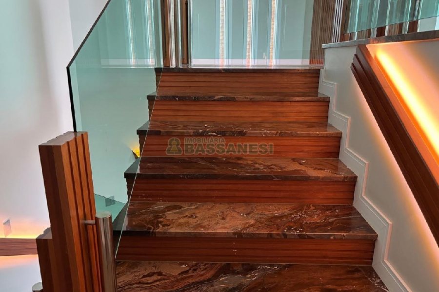 Casa com 400m², 4 dormitórios, 3 vagas, no bairro São Ciro em Caxias do Sul para Alugar