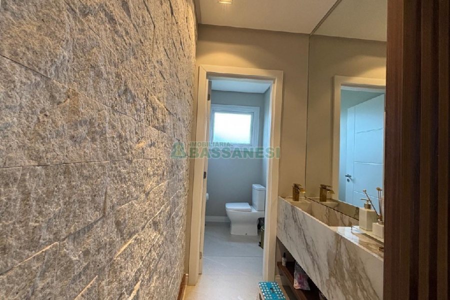 Casa com 400m², 4 dormitórios, 3 vagas, no bairro São Ciro em Caxias do Sul para Alugar