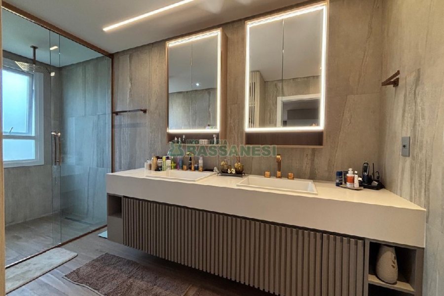 Casa com 400m², 4 dormitórios, 3 vagas, no bairro São Ciro em Caxias do Sul para Alugar