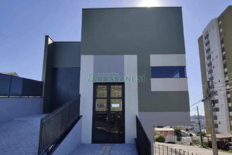 Sobreloja com 186m², 12 vagas, no bairro São Leopoldo em Caxias do Sul para Alugar