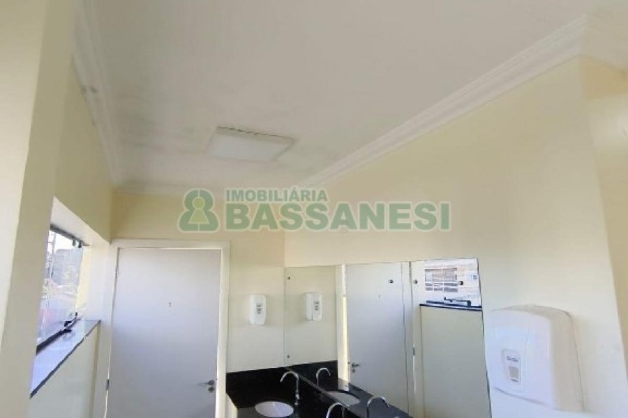 Sobreloja com 186m², 12 vagas, no bairro São Leopoldo em Caxias do Sul para Alugar