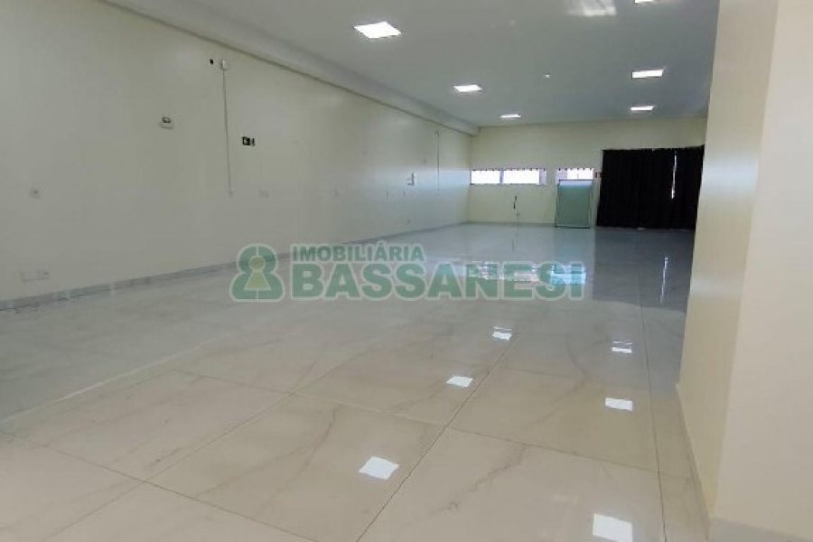 Sobreloja com 186m², 12 vagas, no bairro São Leopoldo em Caxias do Sul para Alugar