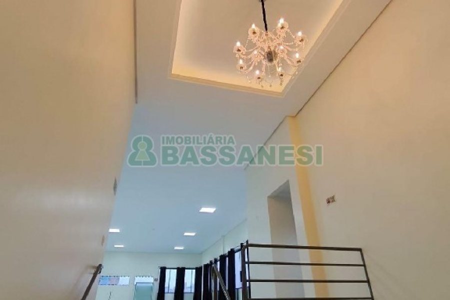 Sobreloja com 186m², 12 vagas, no bairro São Leopoldo em Caxias do Sul para Alugar