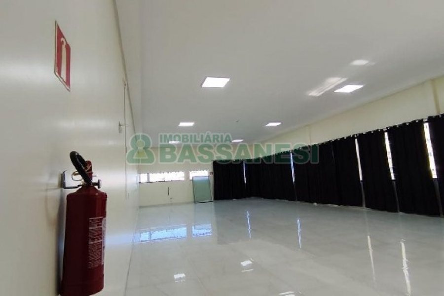 Sobreloja com 186m², 12 vagas, no bairro São Leopoldo em Caxias do Sul para Alugar