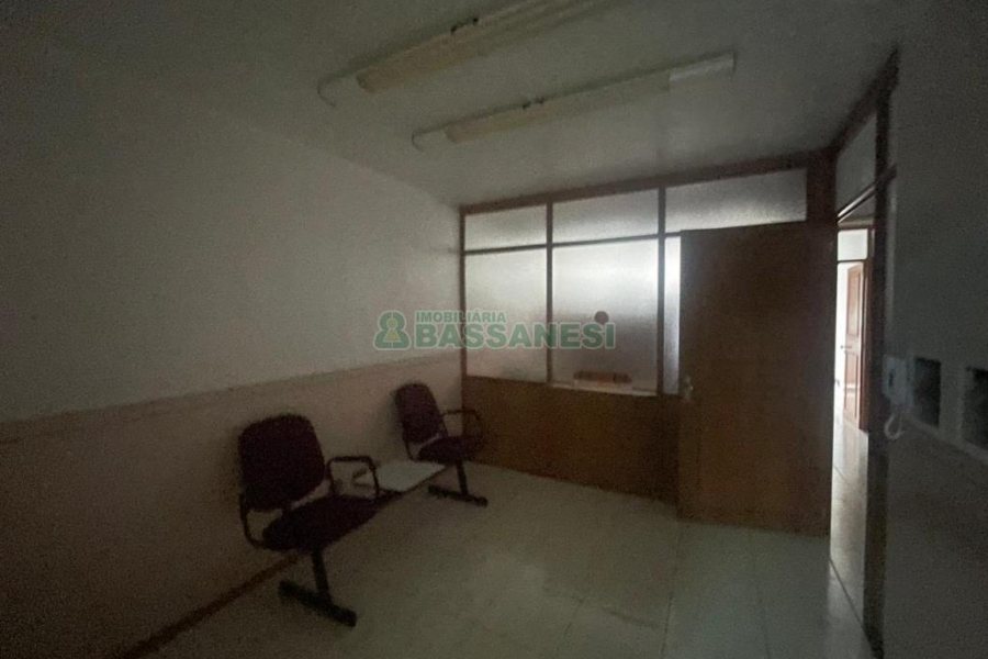 Sala com 42m², no bairro Rio Branco em Caxias do Sul para Comprar