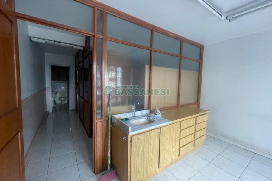 Sala com 42m², no bairro Rio Branco em Caxias do Sul para Comprar