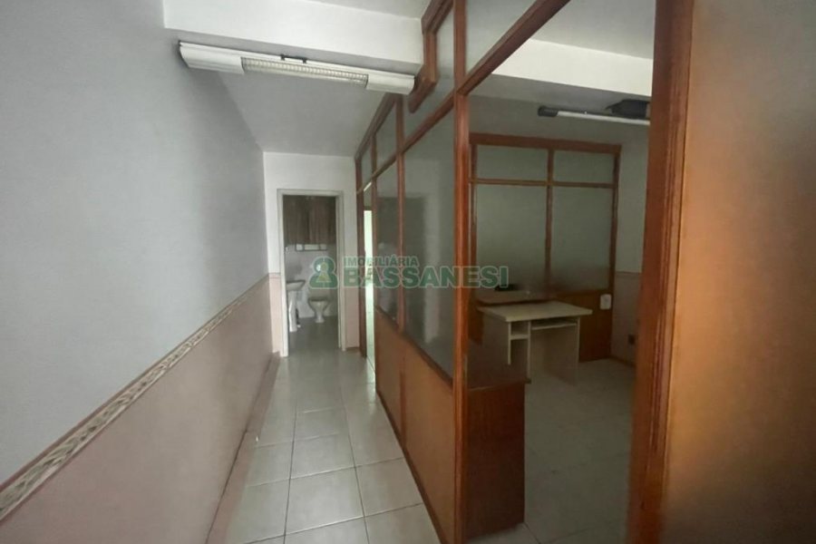Sala com 42m², no bairro Rio Branco em Caxias do Sul para Comprar