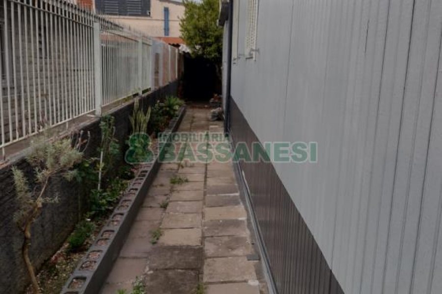 Casa com 88m², 3 dormitórios, 2 vagas, no bairro São José em Caxias do Sul para Comprar