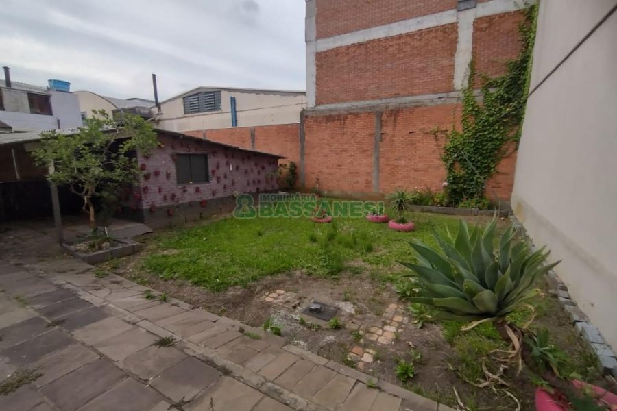 Casa com 88m², 3 dormitórios, 2 vagas, no bairro São José em Caxias do Sul para Comprar