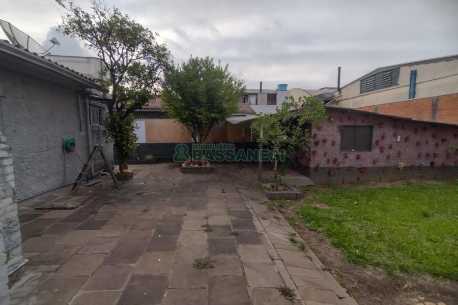 Casa com 88m², 3 dormitórios, 2 vagas, no bairro São José em Caxias do Sul para Comprar
