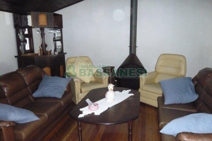 Casa com 230m², 4 dormitórios, 3 vagas, no bairro Bela Vista em Caxias do Sul para Alugar