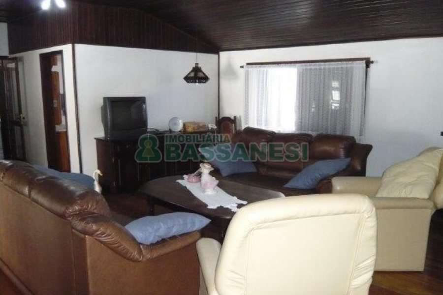 Casa com 230m², 4 dormitórios, 3 vagas, no bairro Bela Vista em Caxias do Sul para Alugar