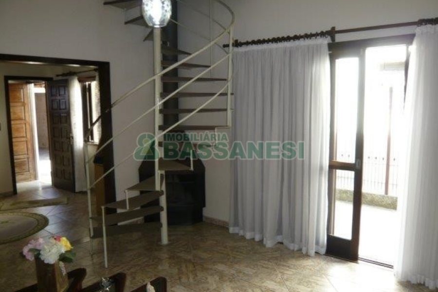 Casa com 230m², 4 dormitórios, 3 vagas, no bairro Bela Vista em Caxias do Sul para Alugar