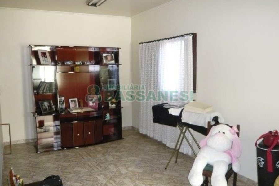 Casa com 230m², 4 dormitórios, 3 vagas, no bairro Bela Vista em Caxias do Sul para Alugar