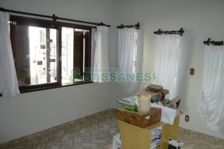 Casa com 230m², 4 dormitórios, 3 vagas, no bairro Bela Vista em Caxias do Sul para Alugar