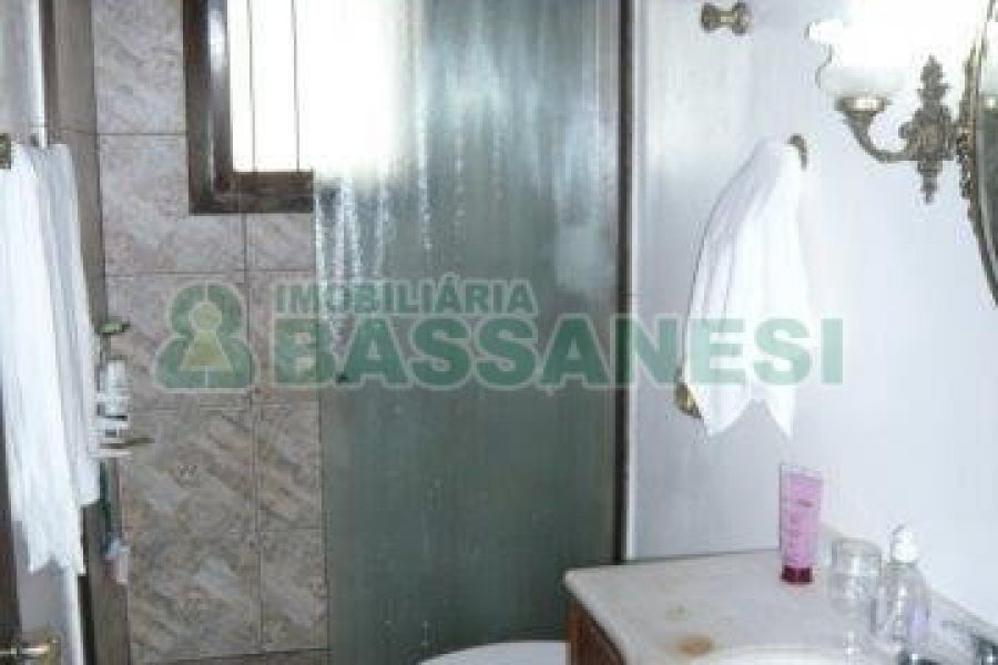 Casa com 230m², 4 dormitórios, 3 vagas, no bairro Bela Vista em Caxias do Sul para Alugar