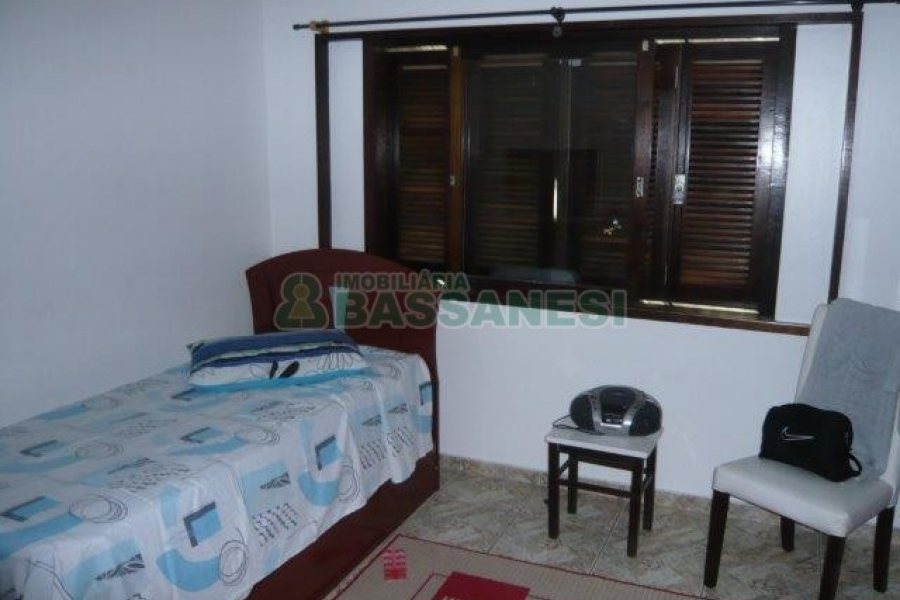 Casa com 230m², 4 dormitórios, 3 vagas, no bairro Bela Vista em Caxias do Sul para Alugar