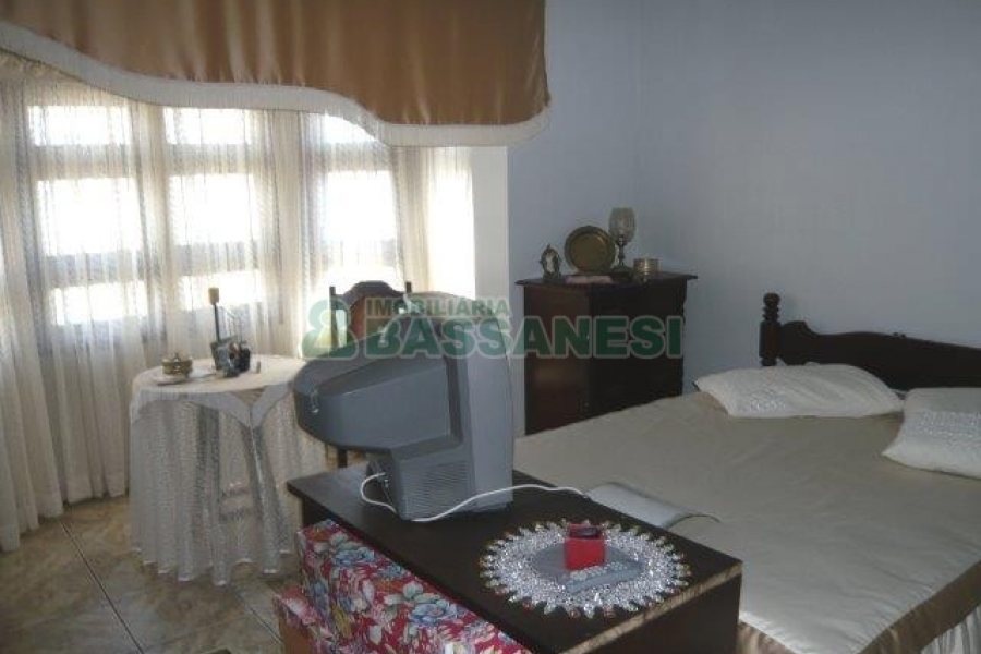 Casa com 230m², 4 dormitórios, 3 vagas, no bairro Bela Vista em Caxias do Sul para Alugar