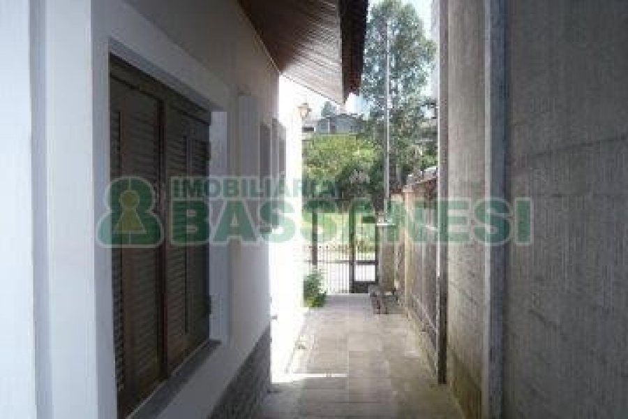 Casa com 230m², 4 dormitórios, 3 vagas, no bairro Bela Vista em Caxias do Sul para Alugar