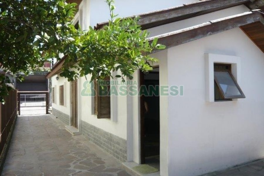 Casa com 230m², 4 dormitórios, 3 vagas, no bairro Bela Vista em Caxias do Sul para Alugar