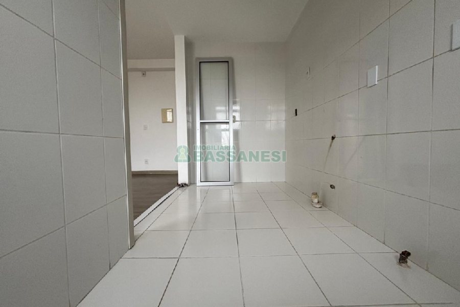 Apartamento com 53m², 2 dormitórios, 1 vaga, no bairro Lourdes em Caxias do Sul para Alugar