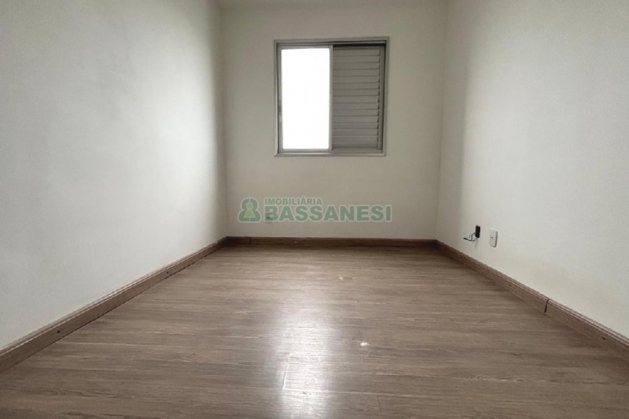Apartamento com 53m², 2 dormitórios, 1 vaga, no bairro Lourdes em Caxias do Sul para Alugar