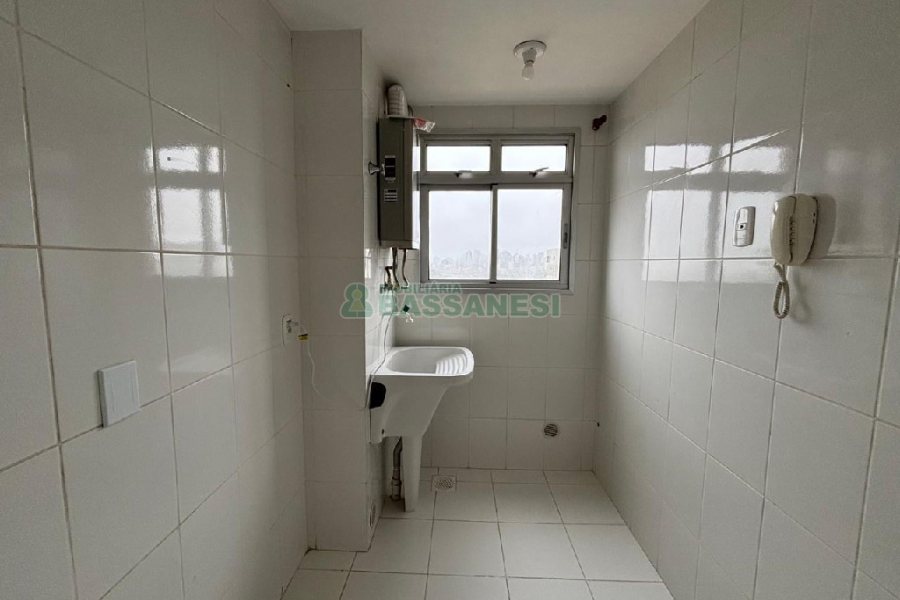 Apartamento com 53m², 2 dormitórios, 1 vaga, no bairro Lourdes em Caxias do Sul para Alugar