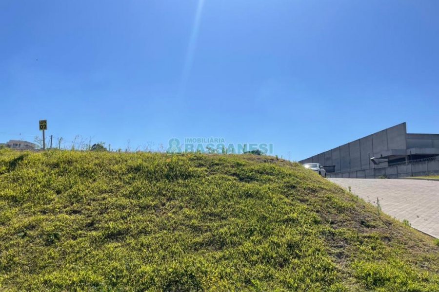 Terreno, no bairro Interlagos em Caxias do Sul para Comprar