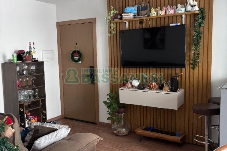 Apto Mobiliado com 58m², 2 dormitórios, 1 vaga, no bairro Desvio Rizzo em Caxias do Sul para Alugar