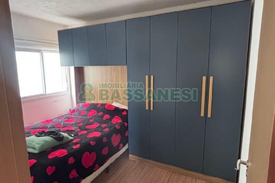 Apto Mobiliado com 58m², 2 dormitórios, 1 vaga, no bairro Desvio Rizzo em Caxias do Sul para Alugar